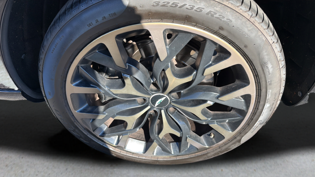 Used 2021 Aston Martin DBX AWD/4WD image 11