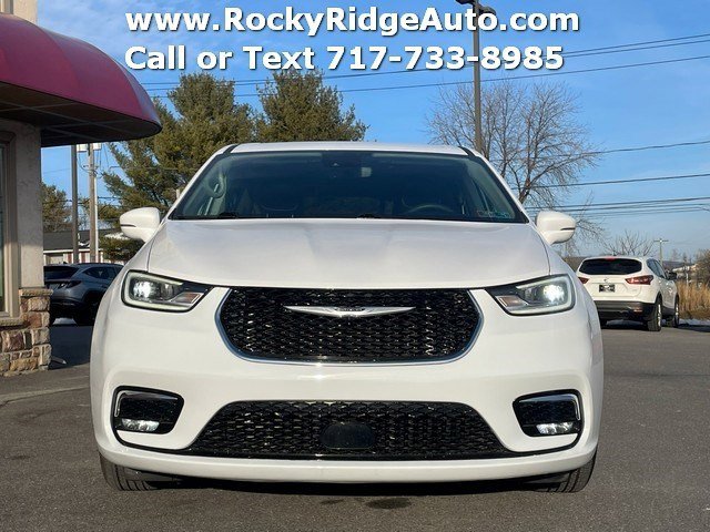 Used 2022 Chrysler Pacifica Touring-L image 2