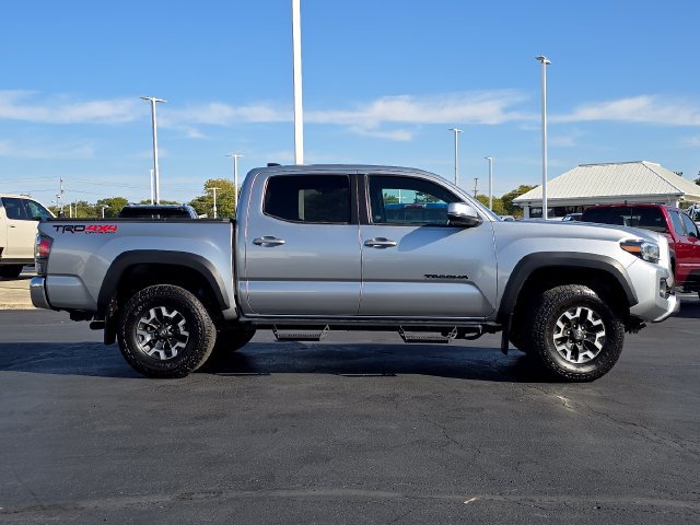 Used 2022 Toyota Tacoma TRD Off-Road AWD/4WD image 15
