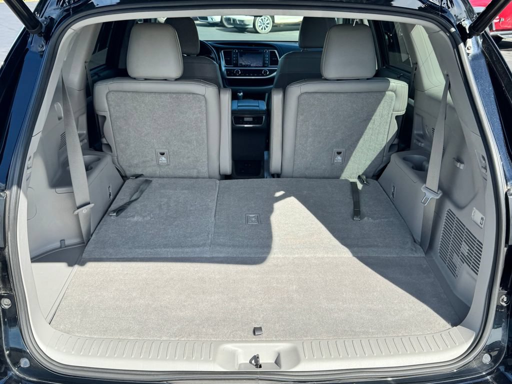 Used 2019 Toyota Highlander XLE FWD image 19