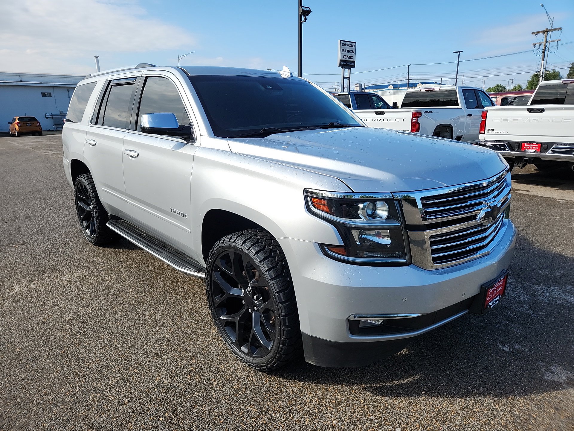 Used 2017 Chevrolet Tahoe Premier image 2