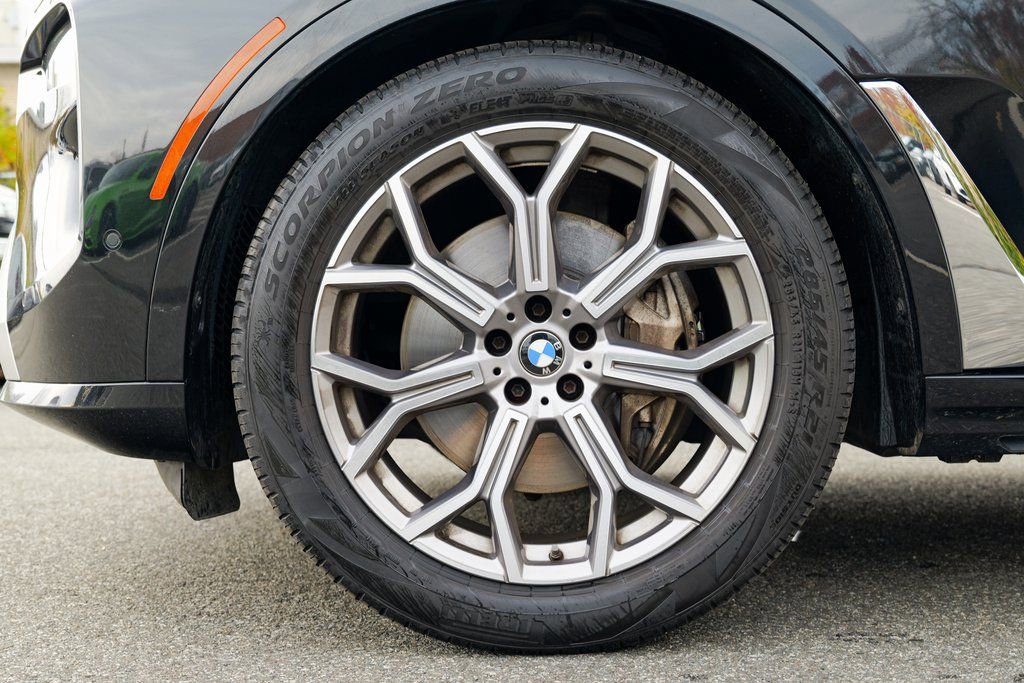 Used 2024 BMW X7 xDrive40i image 15