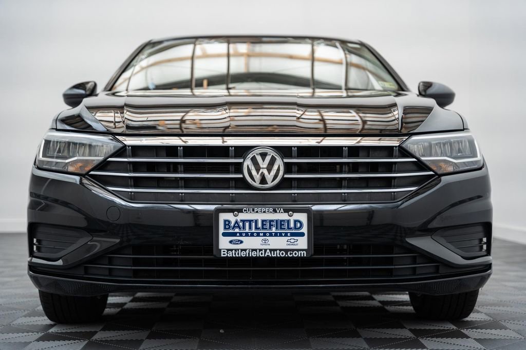 Used 2021 Volkswagen Jetta SE w/ SE Cold Weather Package FWD image 2
