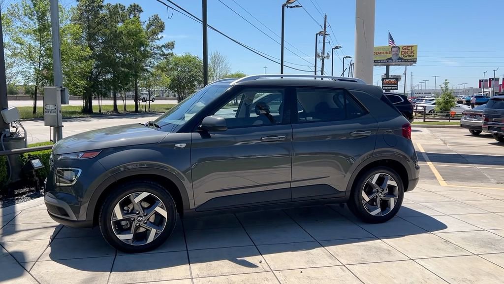 Used 2025 Hyundai Venue SEL image 6