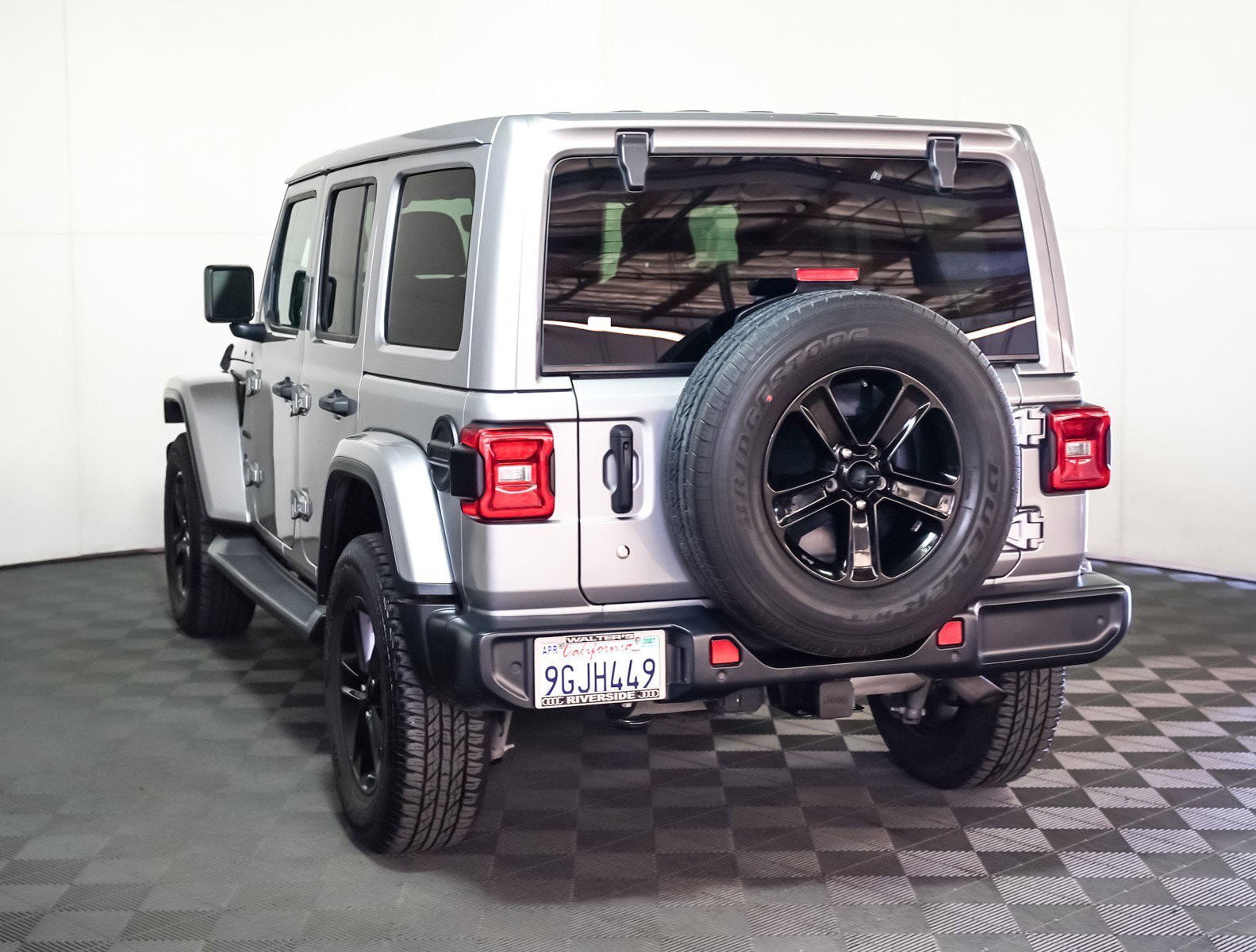 Used 2019 Jeep Wrangler Unlimited Sahara image 2