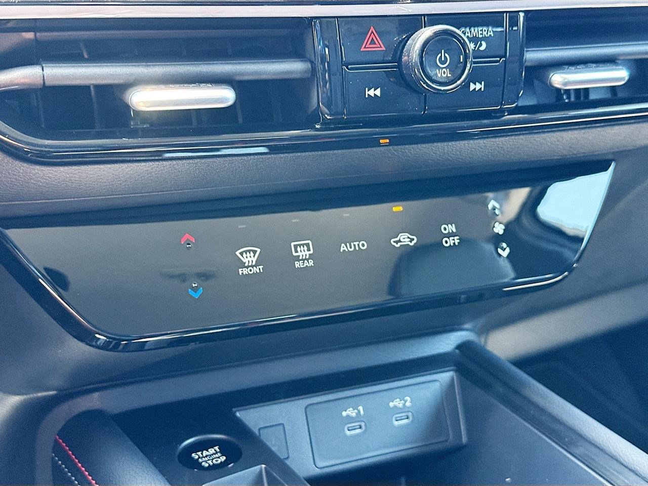 New 2025 Nissan Kicks SR FWD image 10