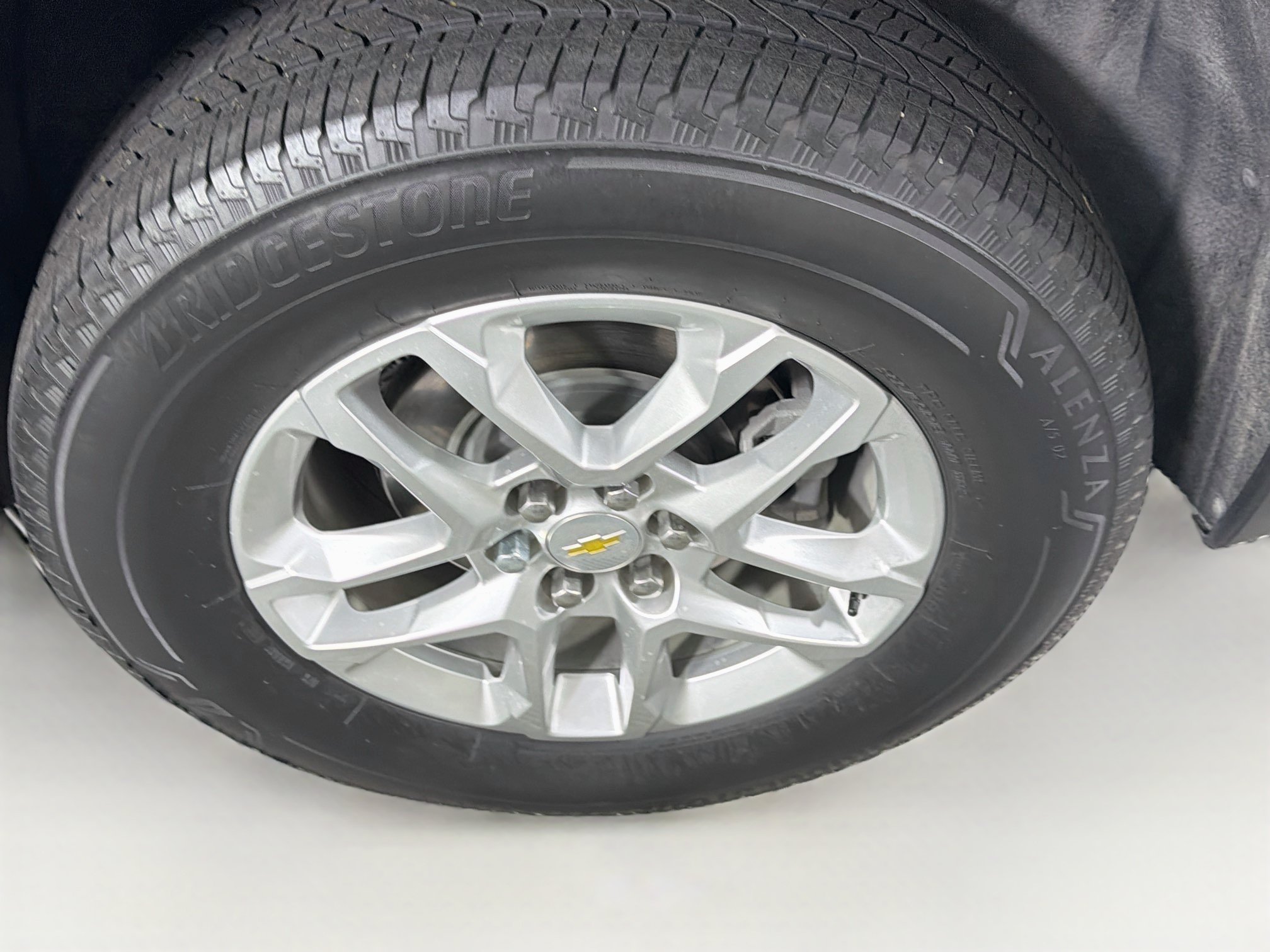 Used 2023 Chevrolet Traverse LS FWD image 11