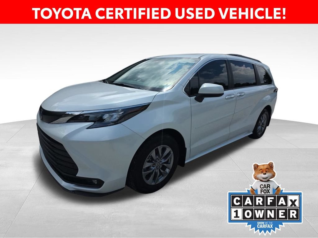 Certified 2025 Toyota Sienna XLE AWD/4WD image 1