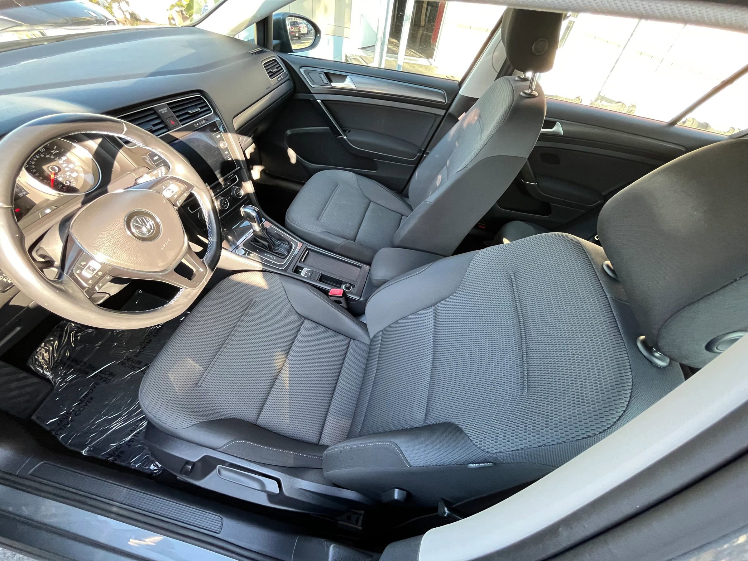 Used 2019 Volkswagen e-Golf SE w/ Driver Assistance Package FWD image 10