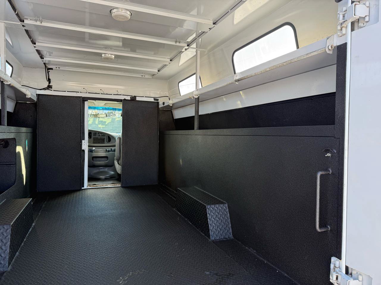 Used 2008 Ford E-350 and Econoline 350 Super Duty RWD image 11
