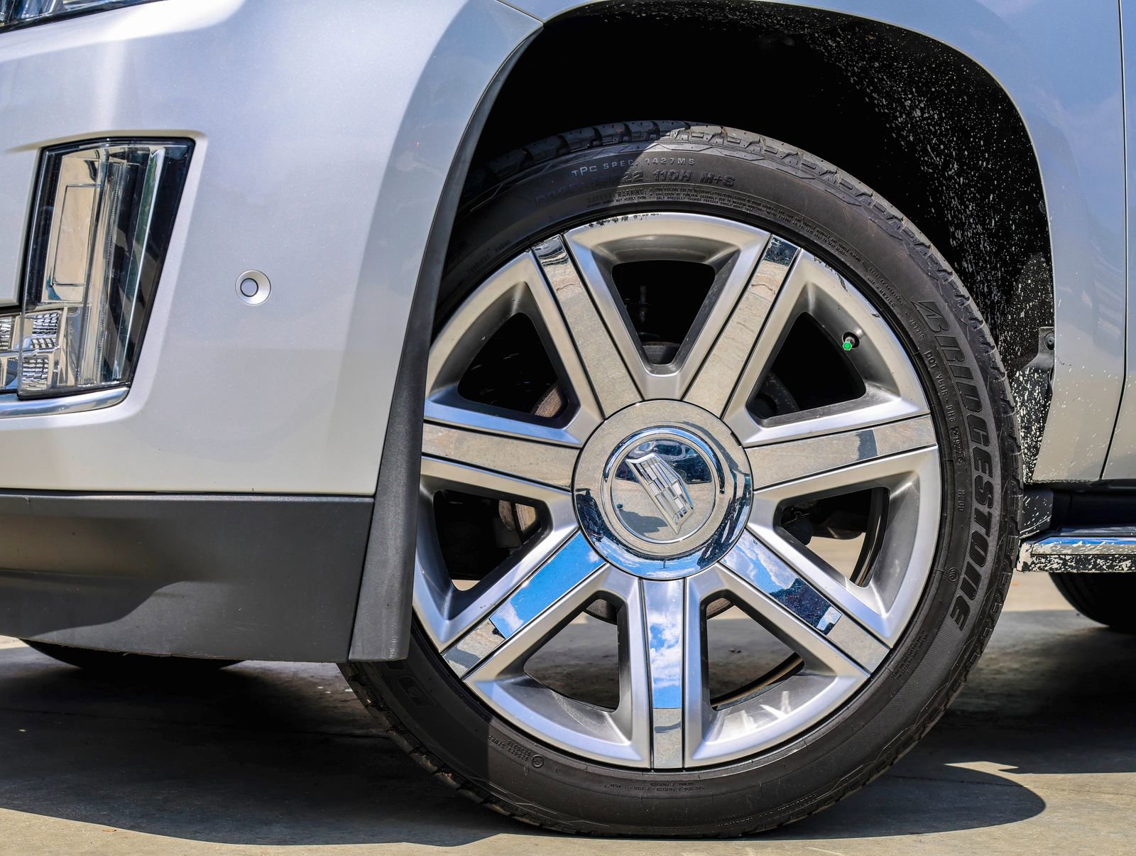 Used 2020 Cadillac Escalade Luxury image 2