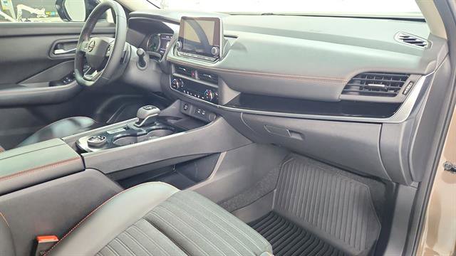 Used 2025 Nissan Rogue SV image 49