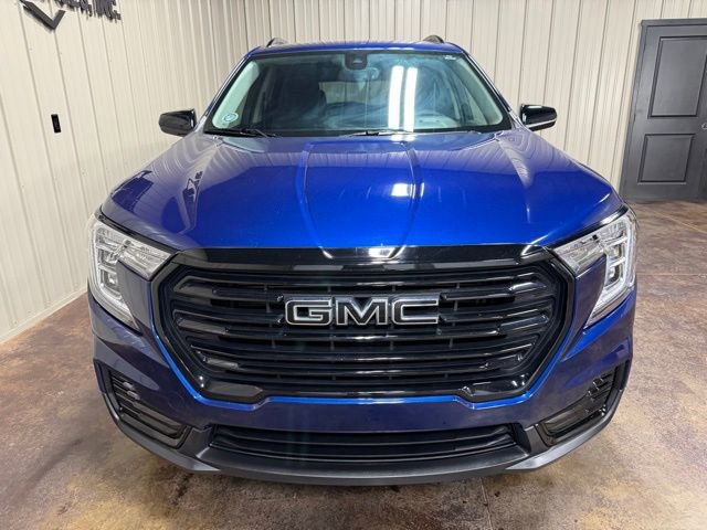 Used 2023 GMC Terrain SLE w/ Driver Convenience Package FWD image 2