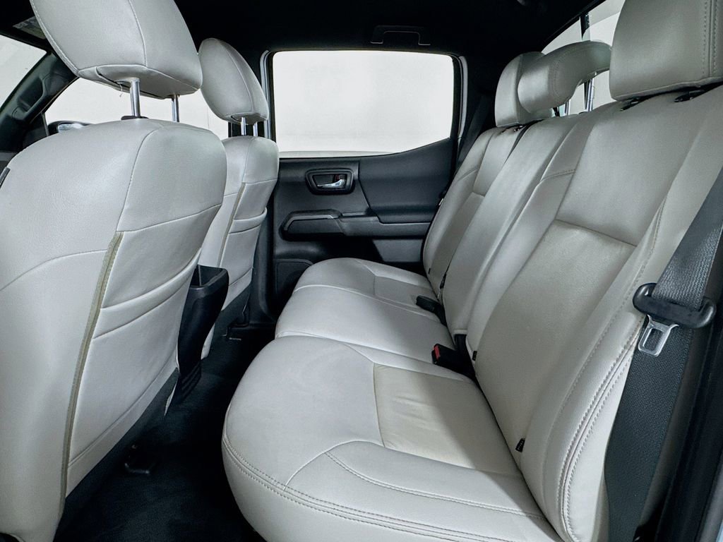 Used 2019 Toyota Tacoma TRD Sport w/ Exterior Package AWD/4WD image 12