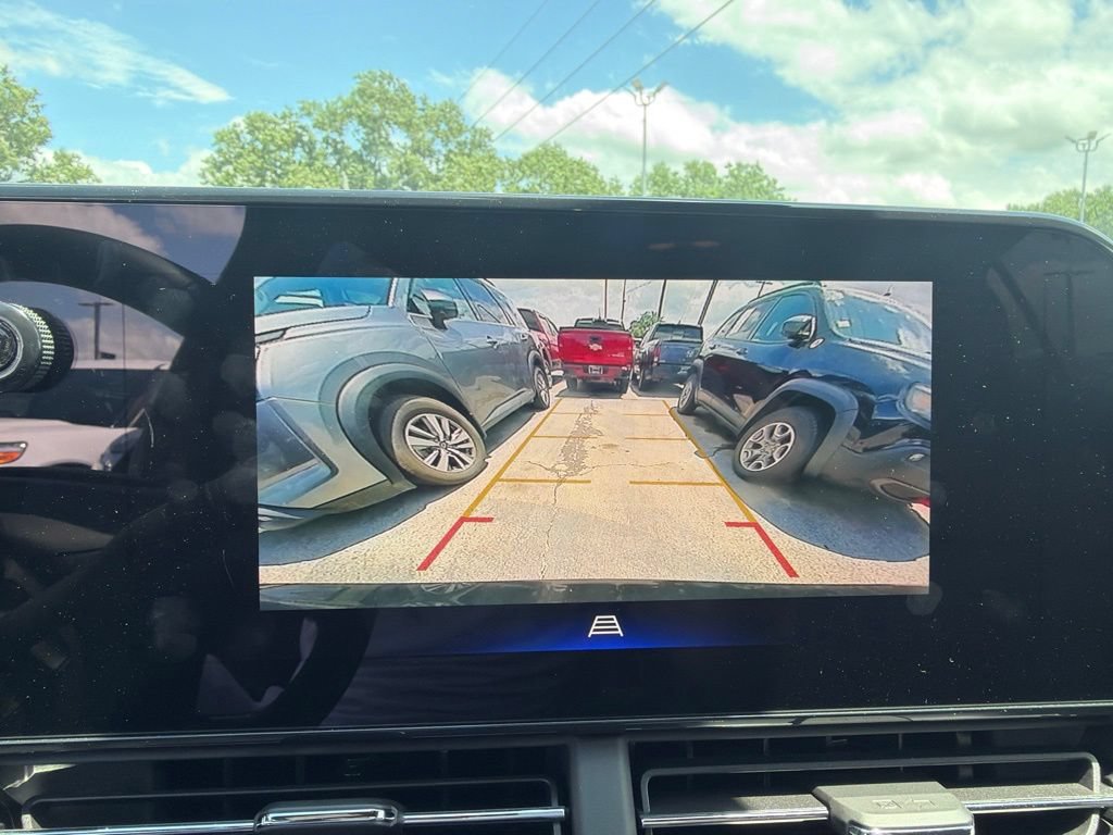 Used 2026 Chevrolet Trax RS w/ Sunroof Package FWD image 17