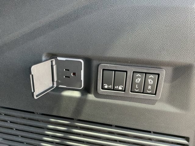 New 2026 GMC Yukon AT4 Ultimate AWD/4WD image 28