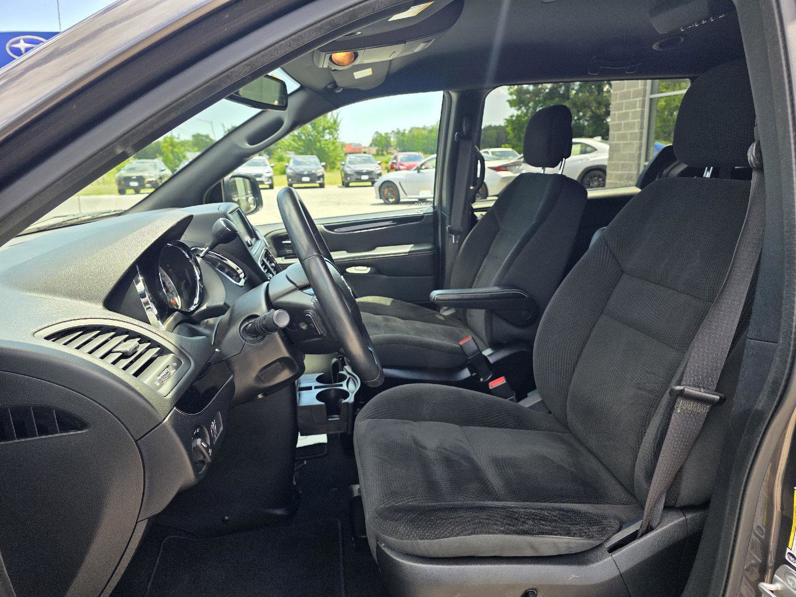 Used 2019 Dodge Grand Caravan SE FWD image 9
