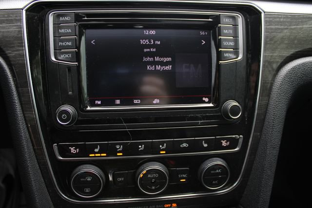 Used 2017 Volkswagen Passat 1.8T SE FWD image 15