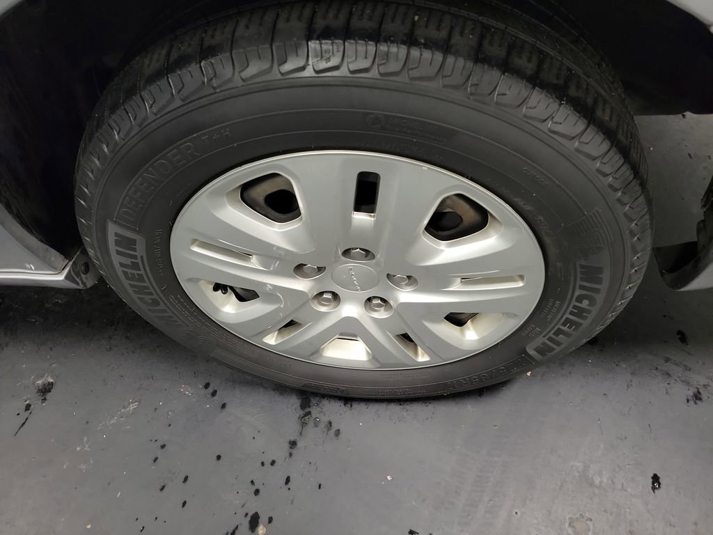 Used 2019 Dodge Grand Caravan SE w/ UConnect Hands-Free Group image 11