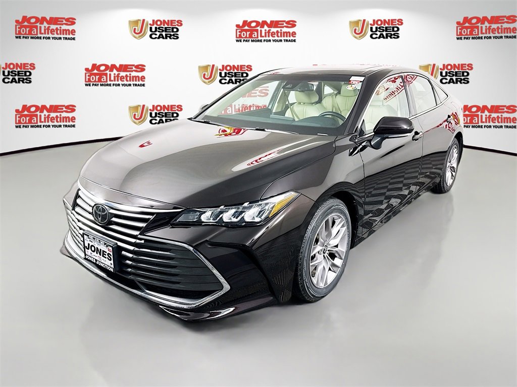 Certified 2020 Toyota Avalon XLE w/ Moonroof Package image 13