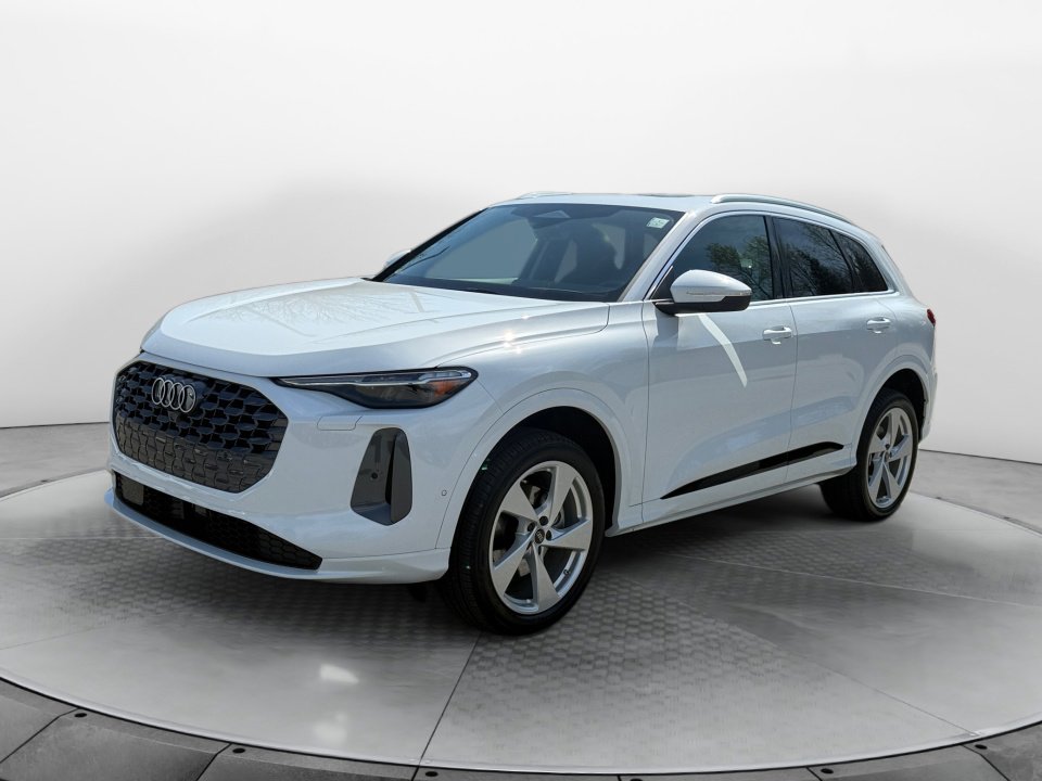 Certified 2025 Audi Q5 Premium Plus w/ Premium Plus image 3