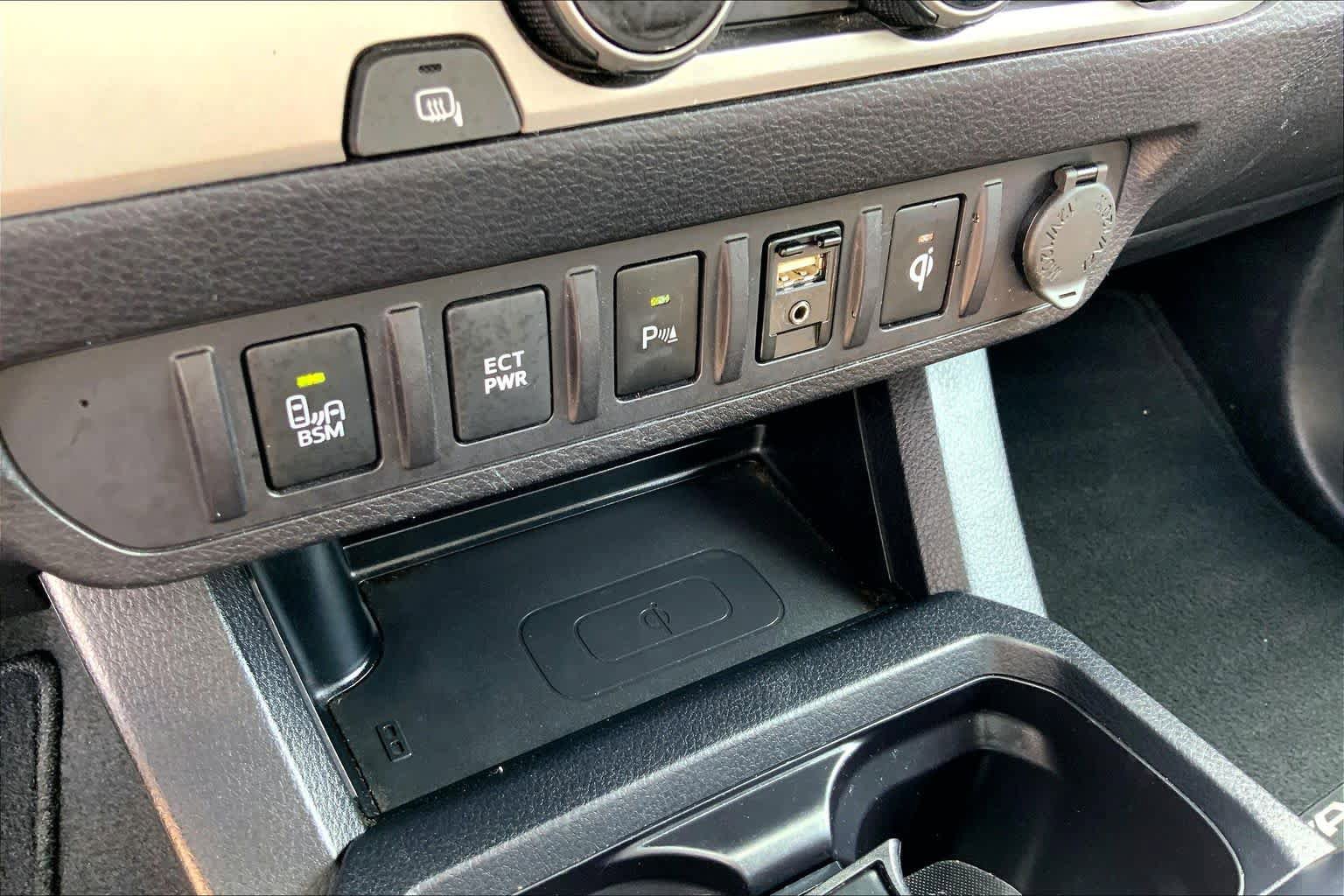 Used 2017 Toyota Tacoma Limited w/ Tow Package RWD image 31