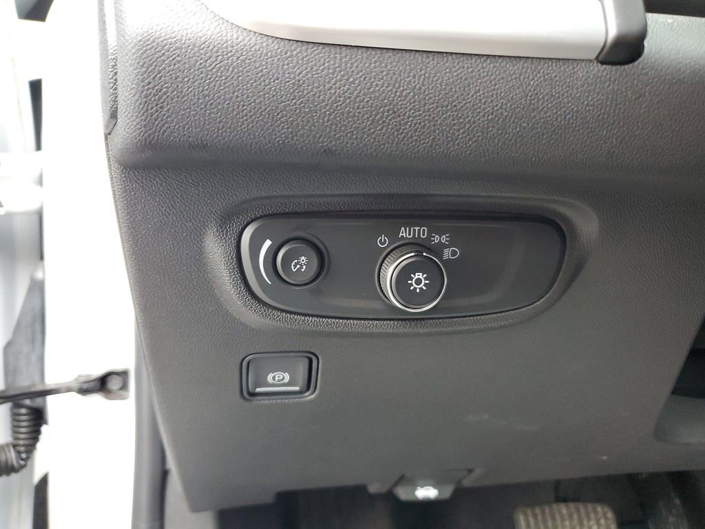 Used 2022 GMC Terrain SLE w/ Driver Convenience Package image 16