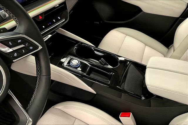 Used 2024 Buick Envision Avenir image 17