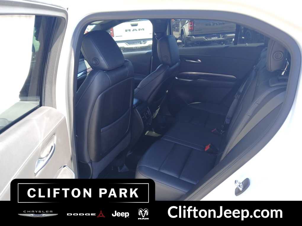 Used 2022 Cadillac XT4 Luxury w/ Cold Weather Package image 13