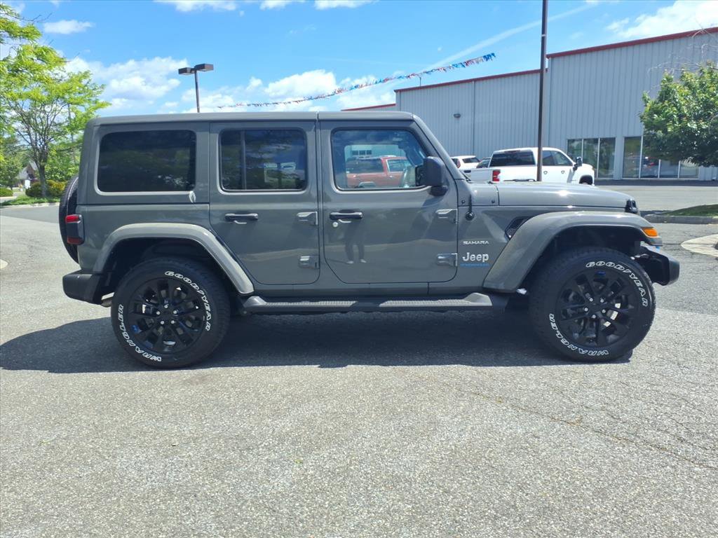Used 2023 Jeep Wrangler Sahara w/ Cold Weather Group AWD/4WD image 3