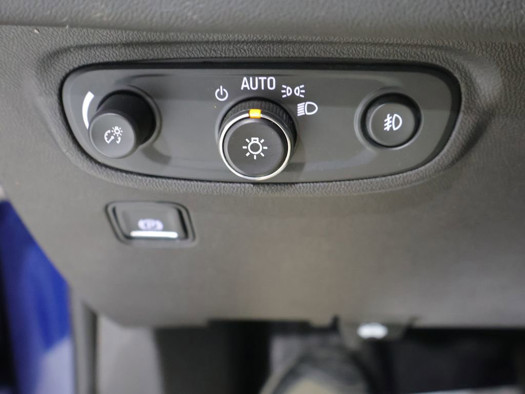 Used 2023 GMC Terrain SLT image 32