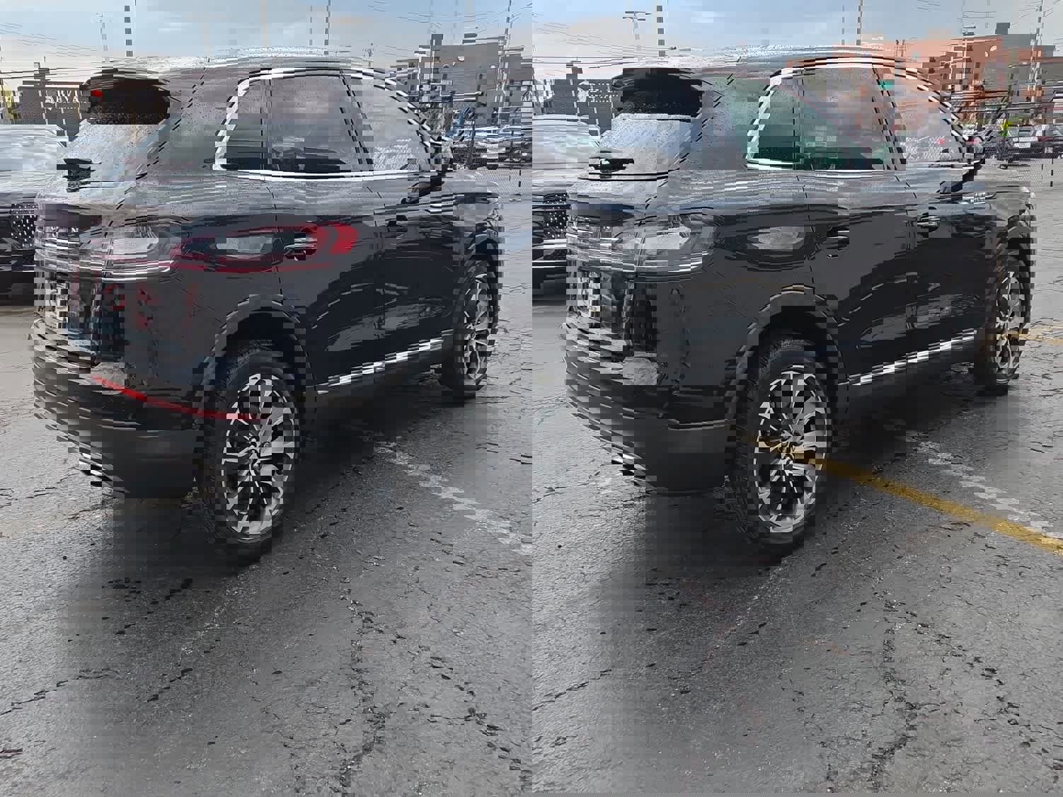 Used 2023 Lincoln Nautilus Reserve image 5