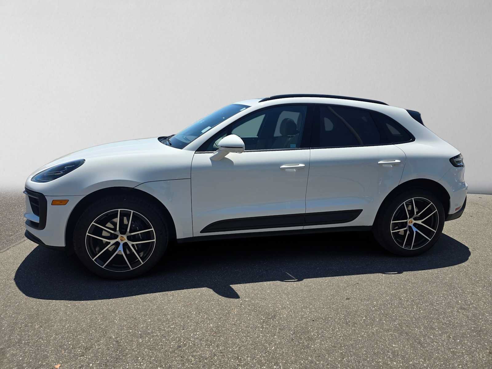 Used 2025 Porsche Macan Turbo AWD/4WD image 6