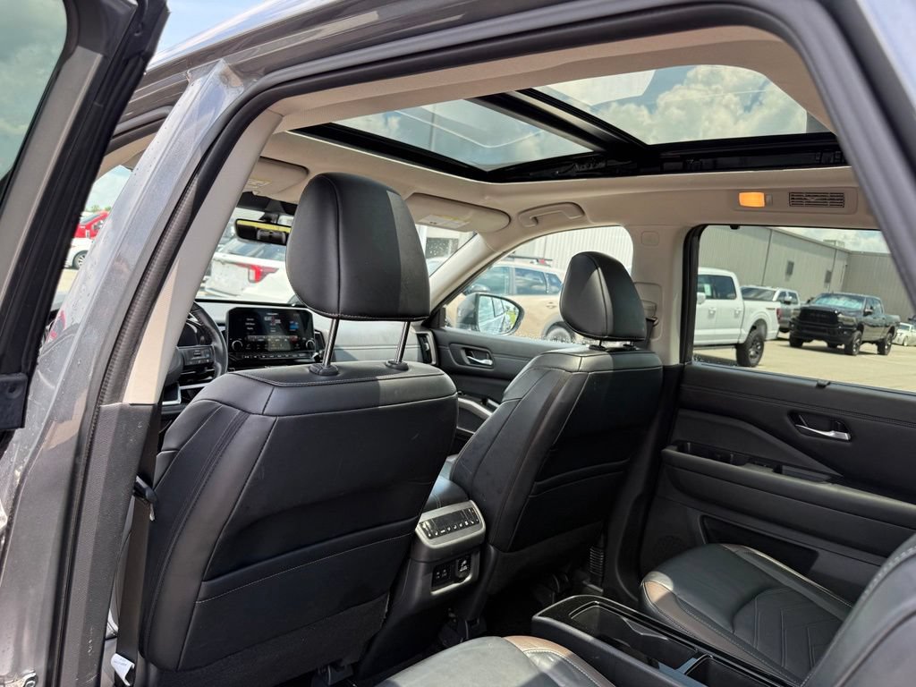 Used 2023 Nissan Pathfinder Platinum AWD/4WD image 9