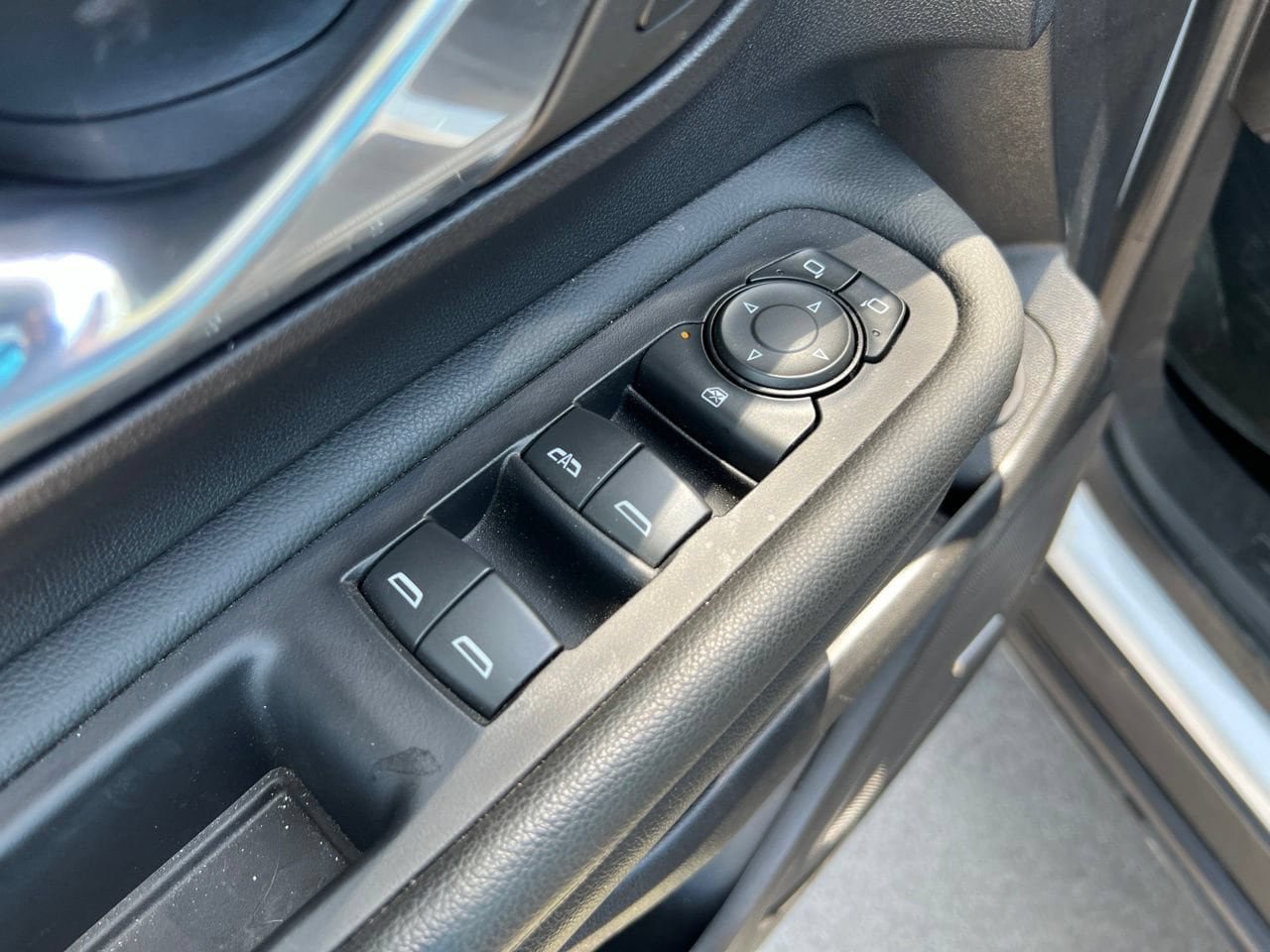 Certified 2024 GMC Terrain AT4 w/ Infotainment Package II AWD/4WD image 13