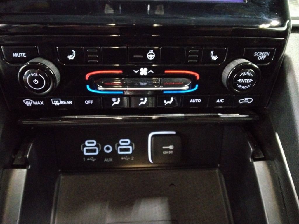 Used 2024 Jeep Grand Cherokee L Laredo AWD/4WD image 20