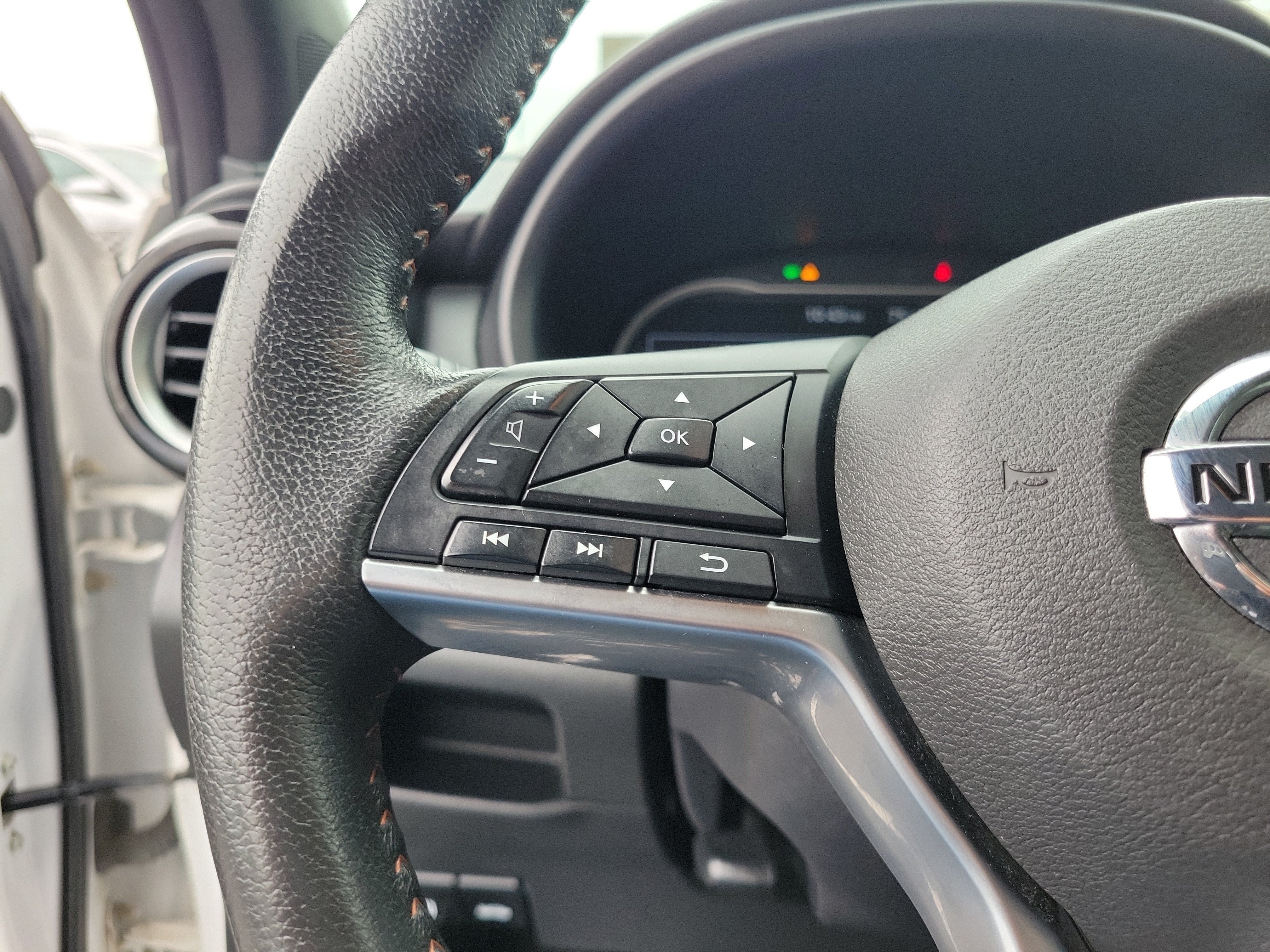 Used 2020 Nissan Kicks SR FWD image 22
