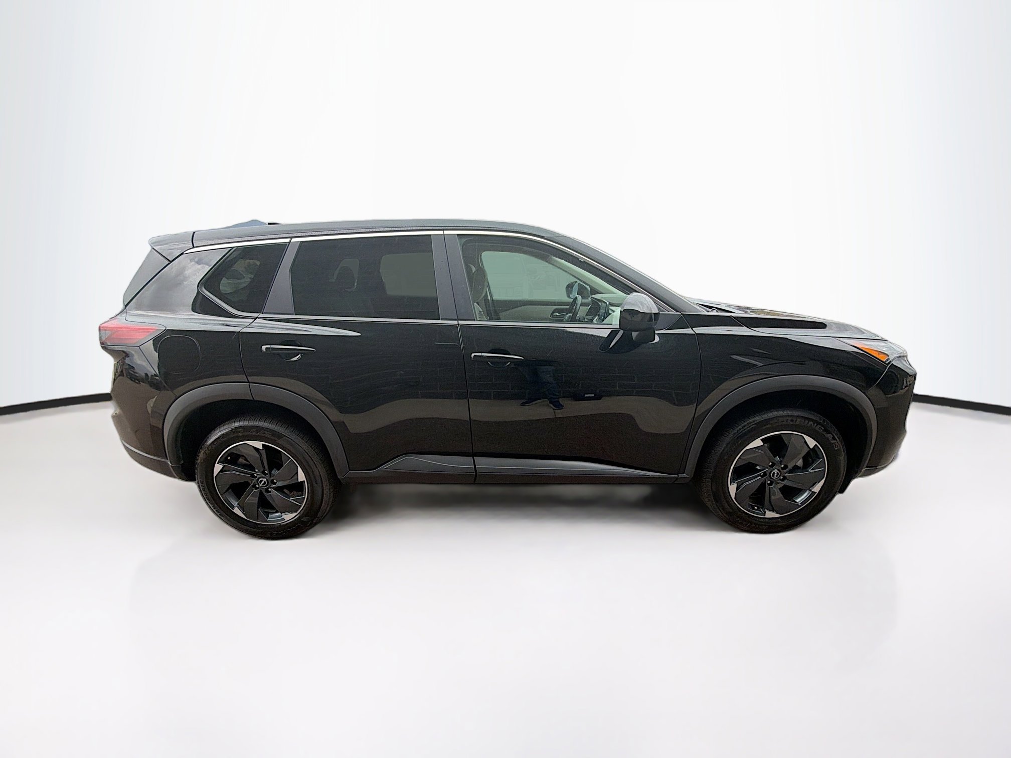 Used 2025 Nissan Rogue SV AWD/4WD image 10