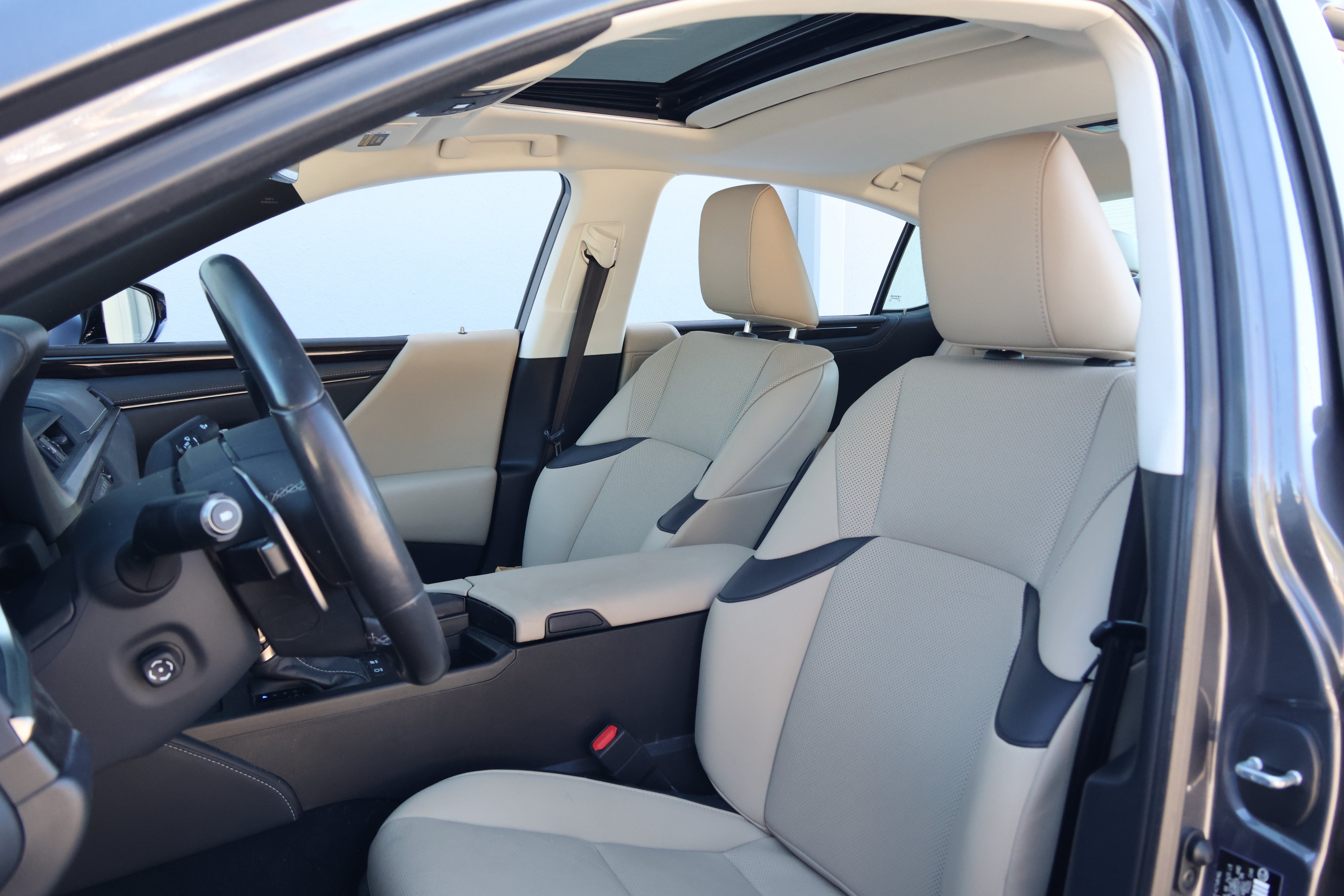 Used 2020 Lexus ES 300h w/ Premium Package FWD image 31