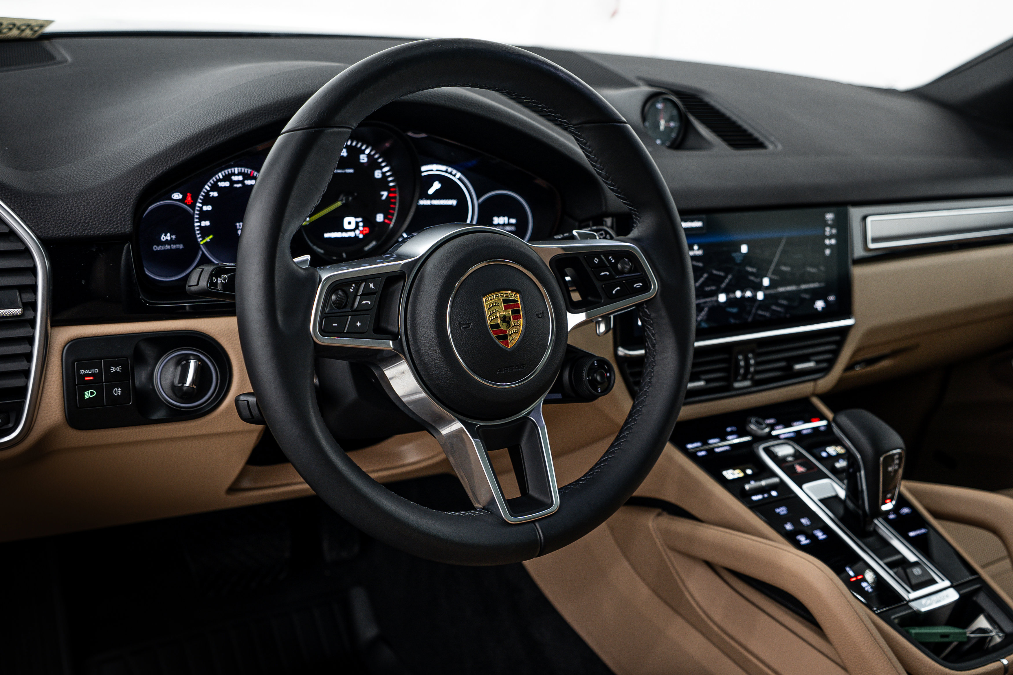 Certified 2023 Porsche Cayenne Platinum Edition image 15
