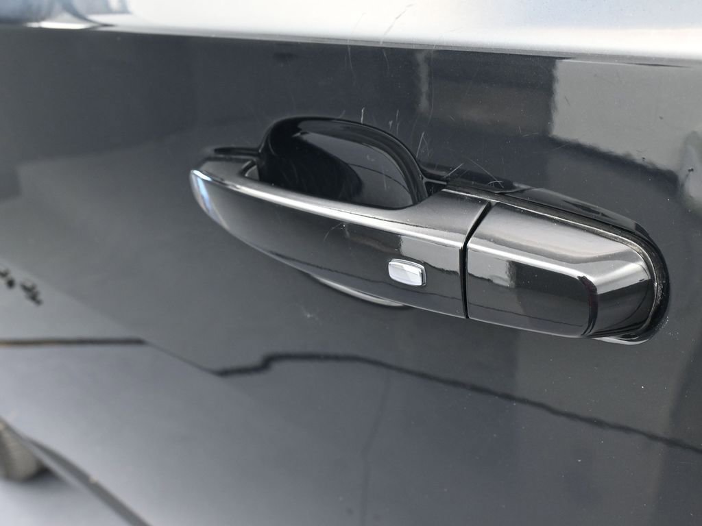 Used 2023 Chevrolet Traverse LT w/ Midnight/Sport Edition image 34