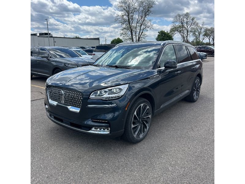 Used 2024 Lincoln Aviator Reserve w/ Equipment Group 201A AWD/4WD image 2