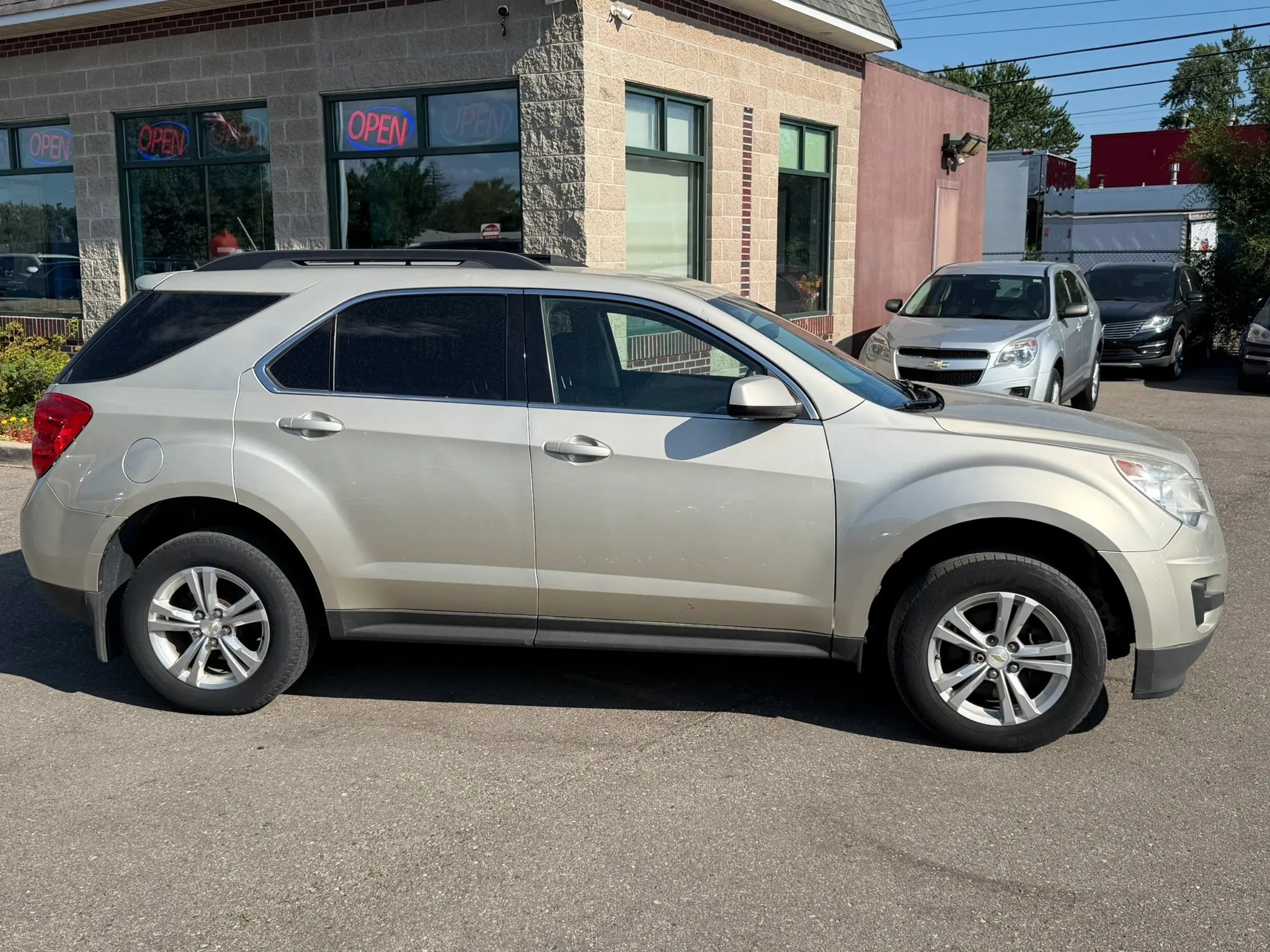 Used 2015 Chevrolet Equinox LT w/ Driver Convenience Package FWD image 6