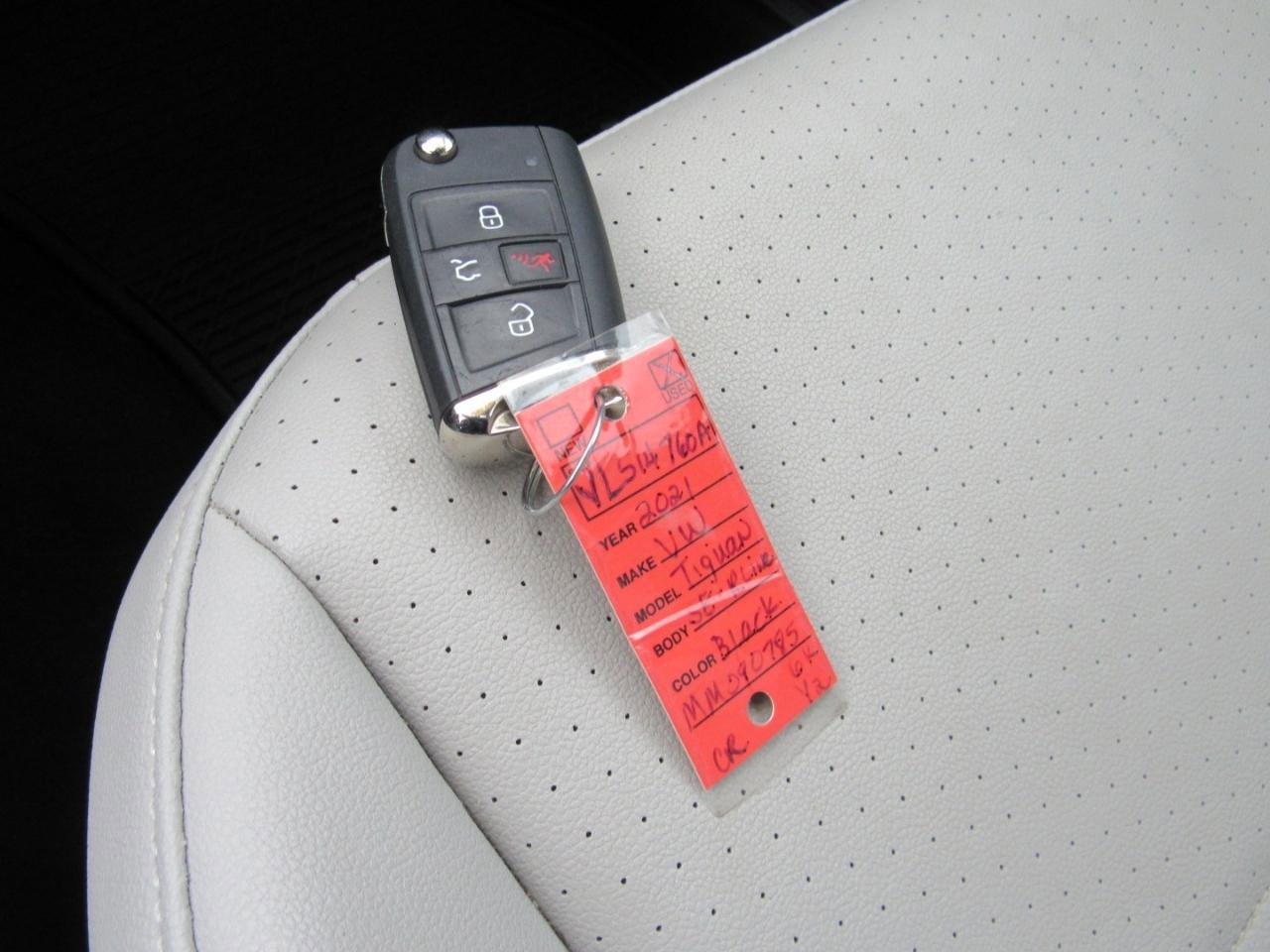 Used 2021 Volkswagen Tiguan SE R-Line image 36