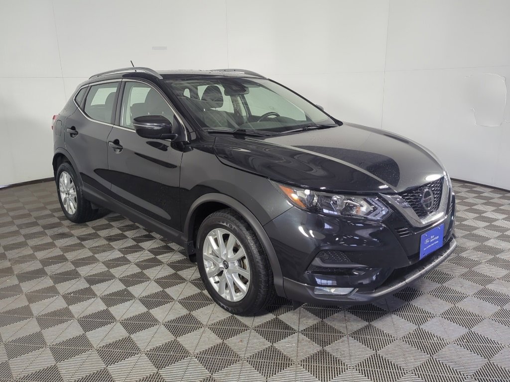 Used 2022 Nissan Rogue Sport SV image 2