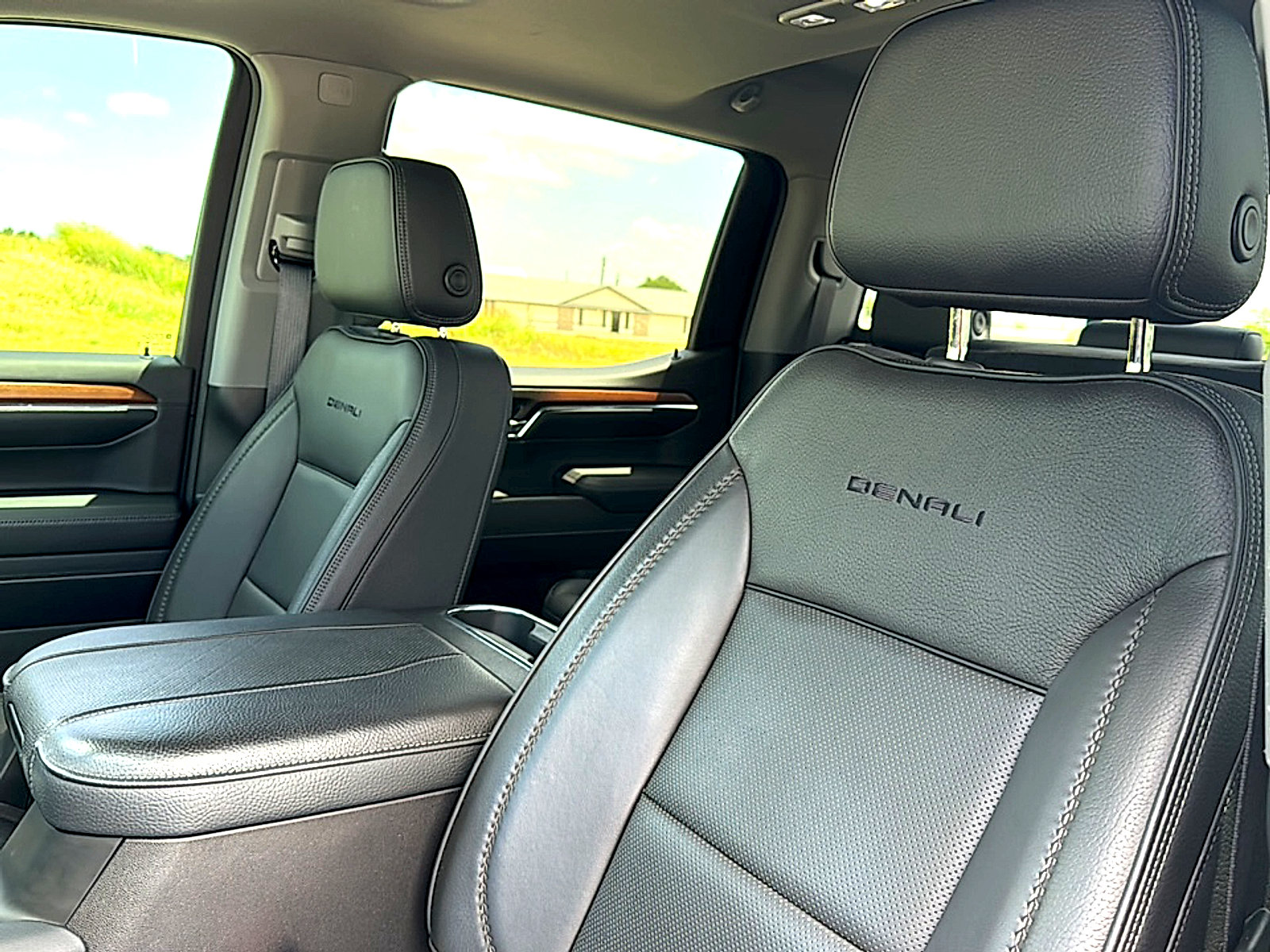 Used 2024 GMC Sierra 1500 Denali w/ Denali Reserve Package AWD/4WD image 14