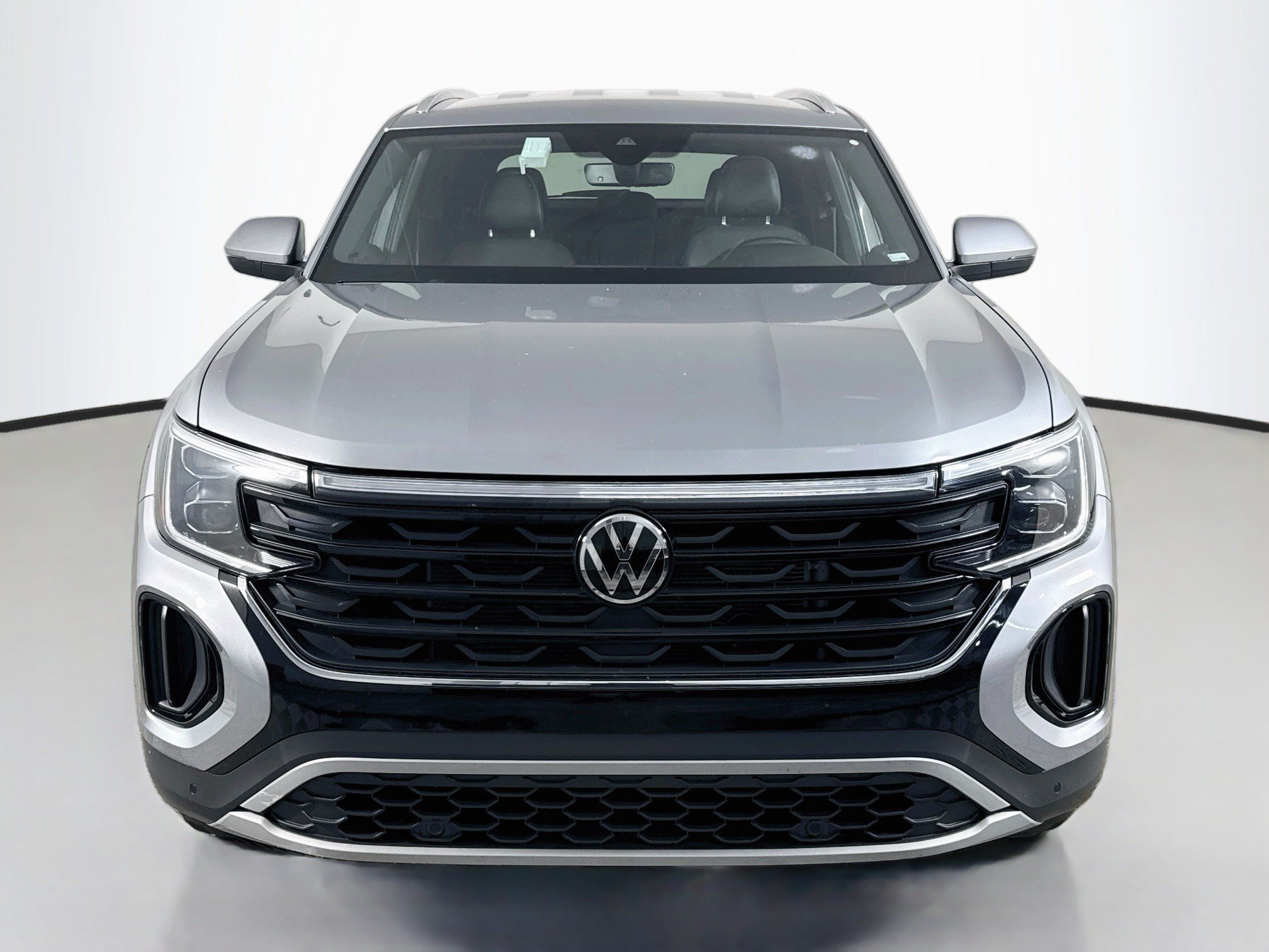 Used 2026 Volkswagen Atlas Cross Sport SE FWD image 2