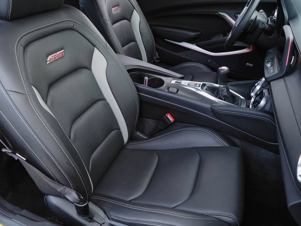 Used 2016 Chevrolet Camaro SS RWD image 18