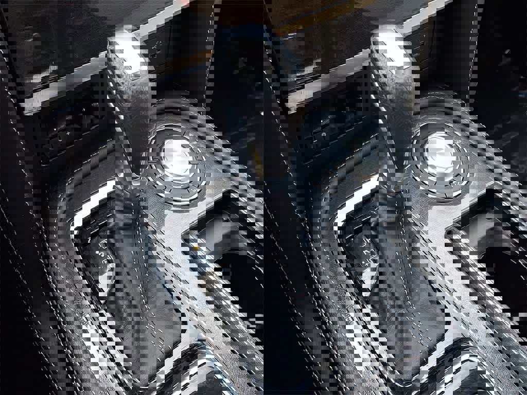 Used 2024 Nissan Armada SV image 16