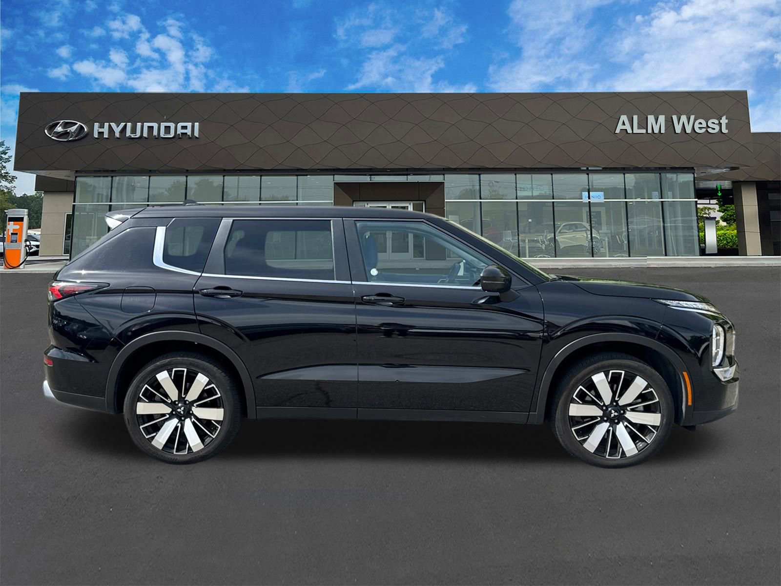 Used 2025 Mitsubishi Outlander SE FWD image 4